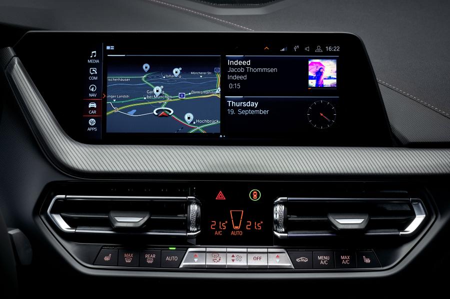 Детали интерьера BMW M235i xDrive Gran Coupe (F44) 2020 года  (WW) (фото 57 из 96)